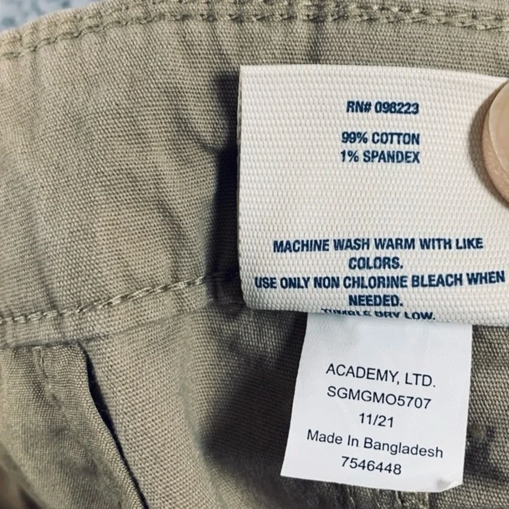Magellan Outdoors Shorts Men's Flat Front Cotton Blend Khaki Size 40W Inseam 10